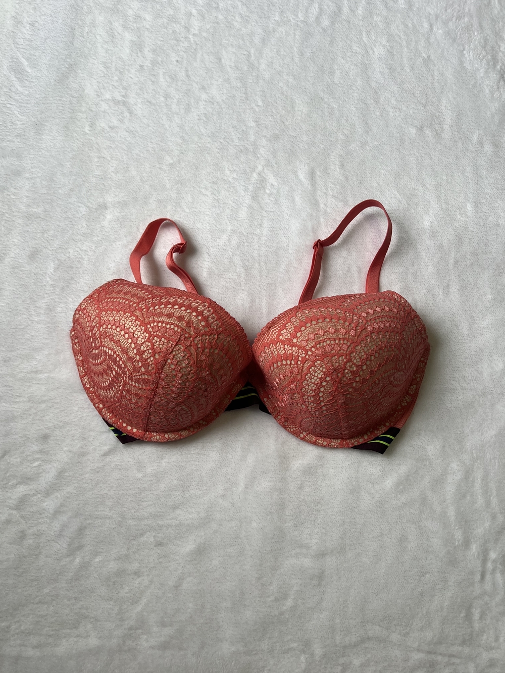 Victorias Secret Very Sexy Lightly Lined Plunge Bra 36DD Coral Pink Lace Sporty